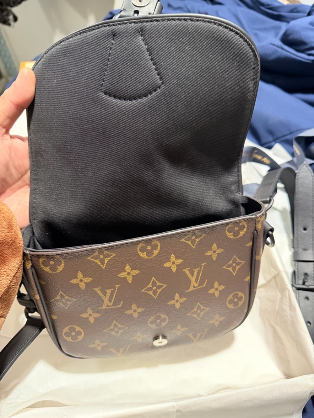 Louis Vuitton Monogram Macassar Canvas Messenger in Brown and Black - Picture 7 of 11